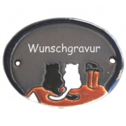 Keramikschild 8cm x 6cm mit Gravur - Kindert�rschild: zwei Katzen    Dieses  T�rschild  wird von der  SH-Keramikmanufaktur  (Neum�nster, SH) in Handarbeit gefertigt und glasiert. Das Material ist wetterfest und das  Schild  ist f�r innen und au�en geeigne...