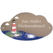 Keramikschild 18cm x 10,5cm mit Gravur - Motiv: Leuchtturm    Dieses  T�rschild  wird von der  SH-Keramikmanufaktur  (Neum�nster, SH) in Handarbeit gefertigt und glasiert. Das Material ist wetterfest und das  Schild  ist f�r innen und au�en geeignet. Die Lase...