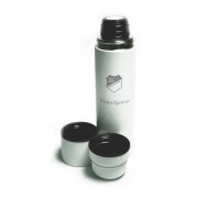 Designthermokanne mit intigrierten Doppelbechern und Gr