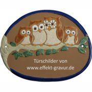 Keramikschild - Vier braune Eulen auf Ast mit Gravur | 