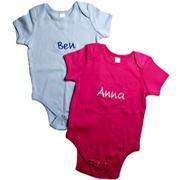 Baumwoll-Babybody mit individueller Stickerei