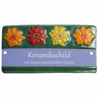 Keramikschild 16,5 x 8,5 cm vier Bl�ten mit gr�nem Rand hellblau